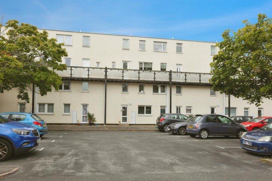 2 bed 1st Floor Flat for rent in Peel Common. From Beals - Gosport