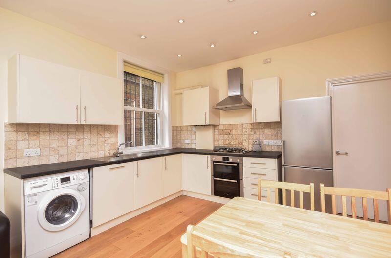 2 bed 1st Floor Flat for rent in London. From Patrick Henry Ltd