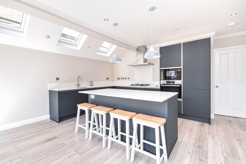 2 bed 1st Floor Flat for rent in Clapham. From Patrick Henry Ltd