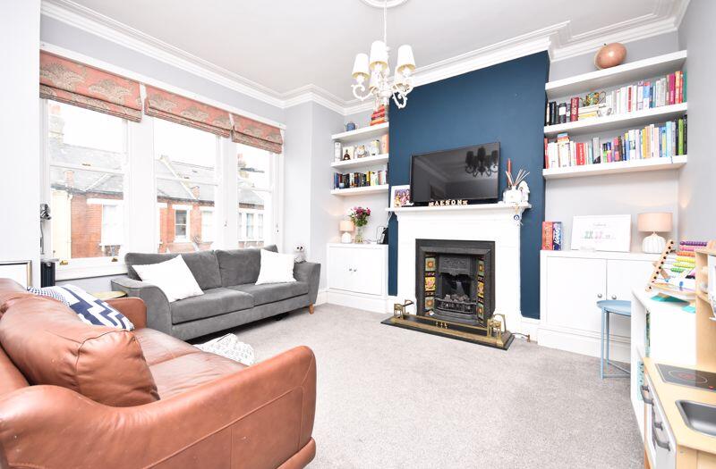 3 bed 1st Floor Flat for rent in Clapham. From Patrick Henry Ltd