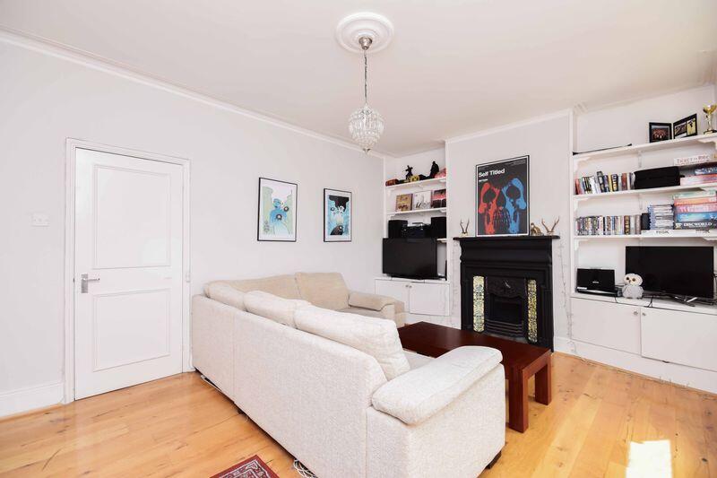 3 bed 1st Floor Flat for rent in London. From Patrick Henry Ltd