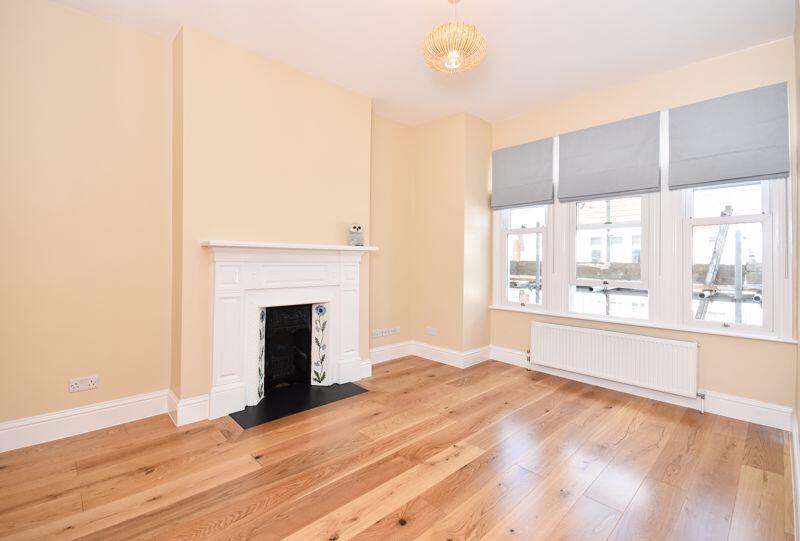 2 bed 1st Floor Flat for rent in Clapham. From Patrick Henry Ltd
