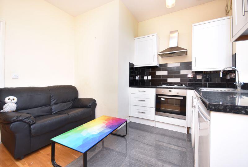 2 bed 1st Floor Flat for rent in London. From Patrick Henry Ltd