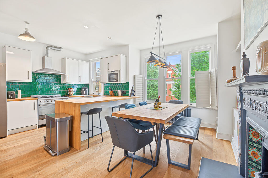 3 bed Annexe for rent in London. From Patrick Henry Ltd
