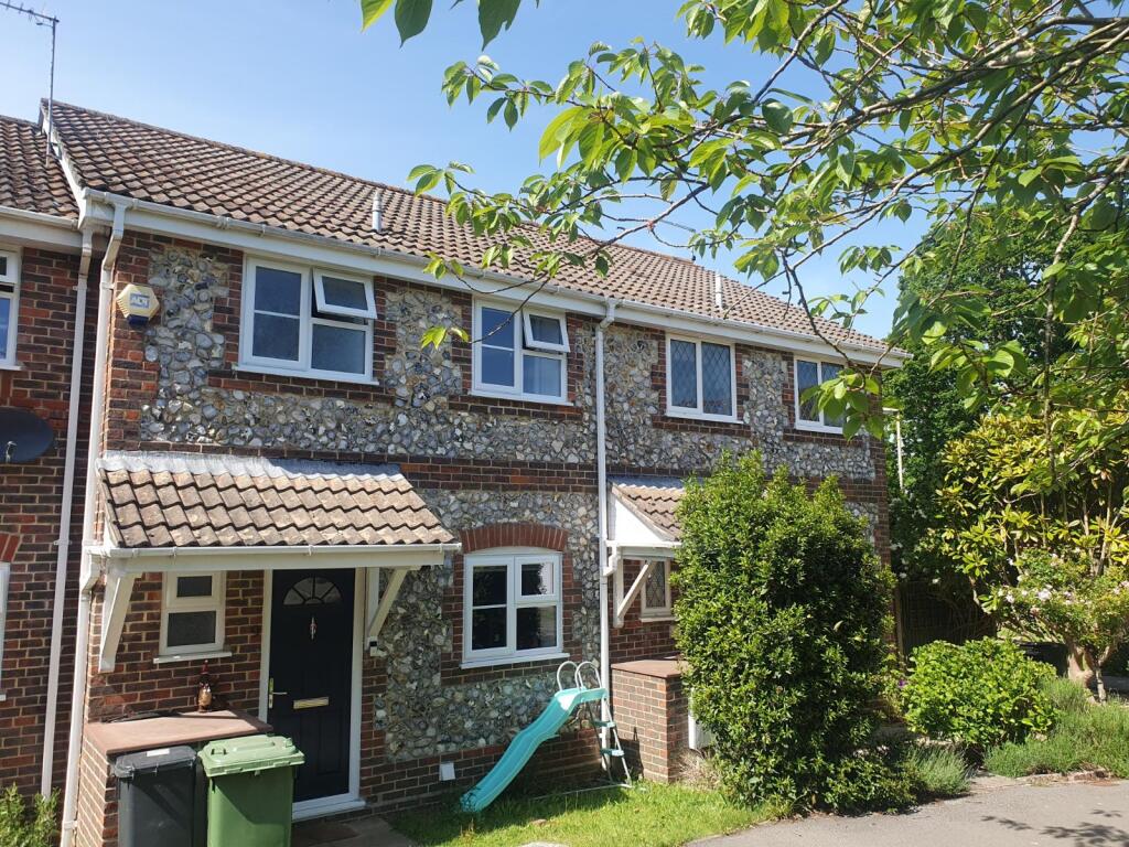 3 bed Mid Terraced House for rent in Durrants. From Beals - Havant