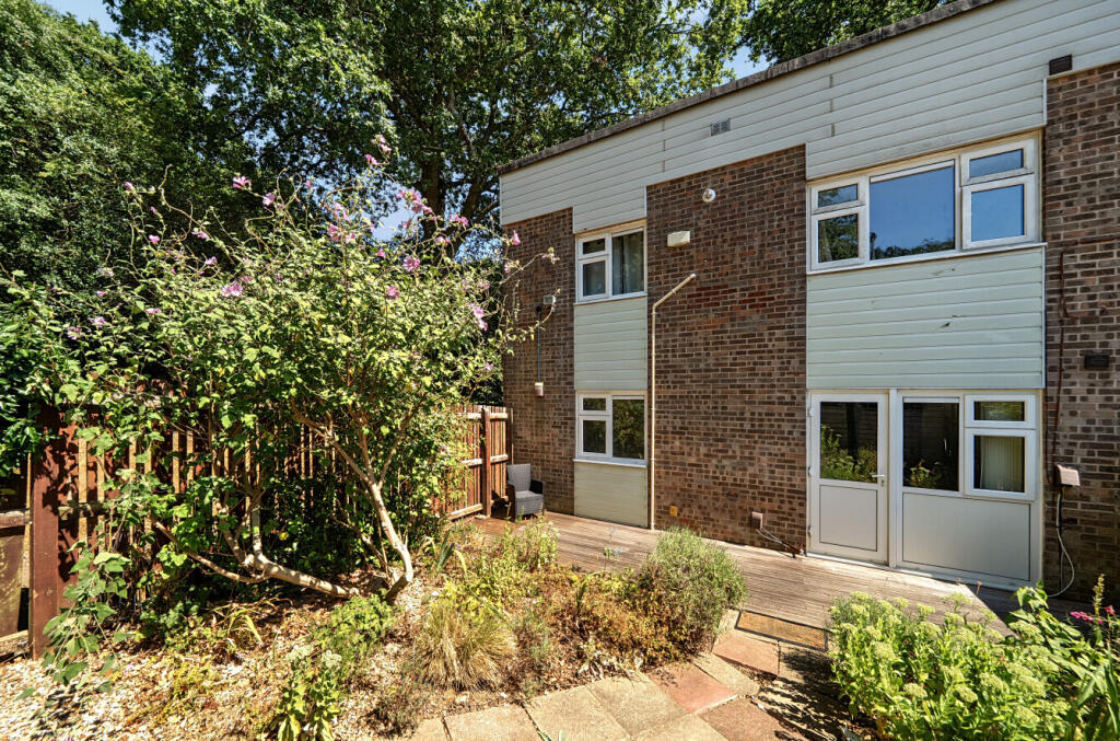 1 bed 1st Floor Flat for rent in Horndean. From Beals - Havant