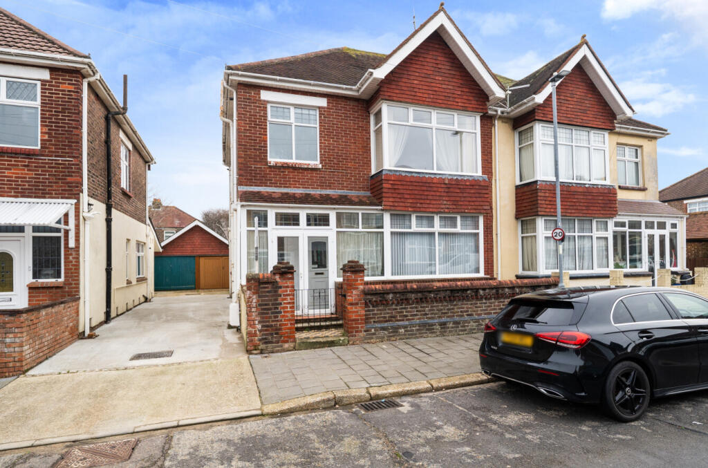 1 bed 1st Floor Flat for rent in Portsmouth. From Beals - North End 1 bed 1st Floor Flat for rent in Portsmouth. From Beals - North End