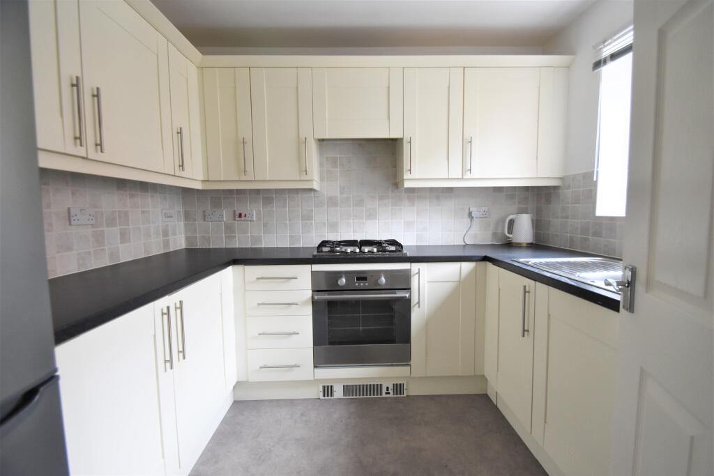 2 bed Mid Terraced House for rent in Portsmouth. From Beals - North End