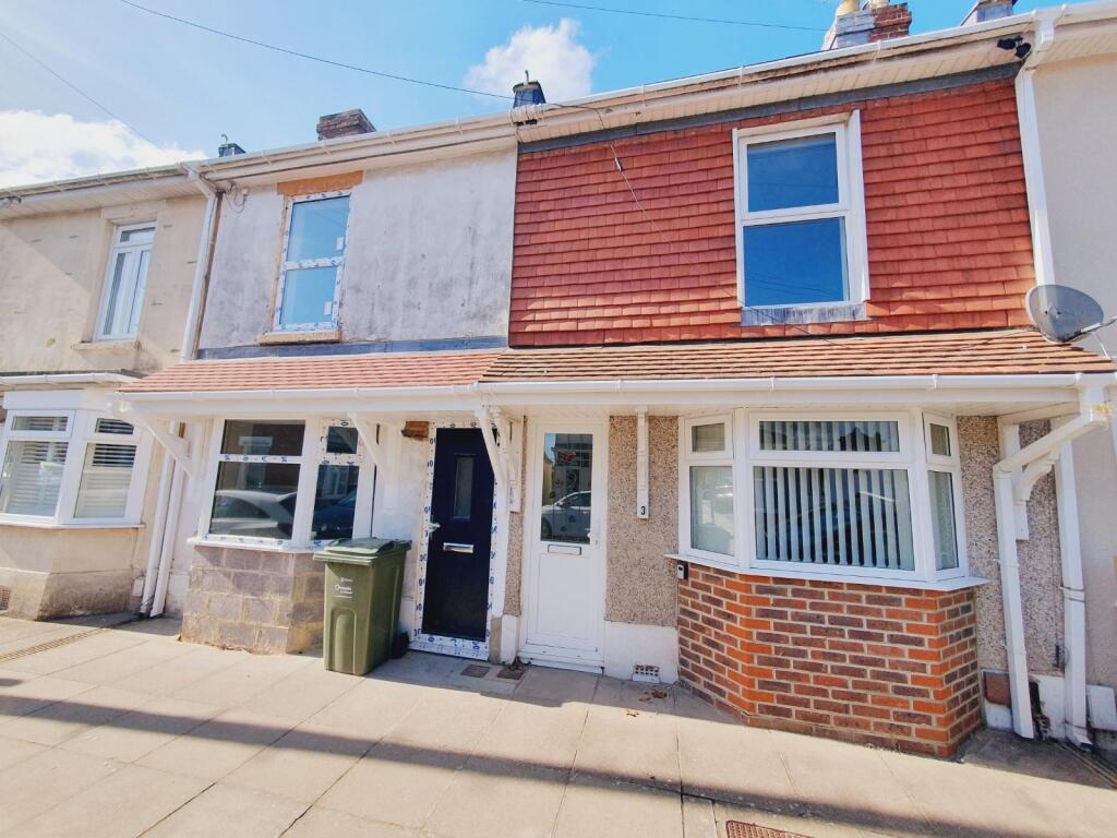 2 bed Mid Terraced House for rent in Portsmouth. From Beals - North End