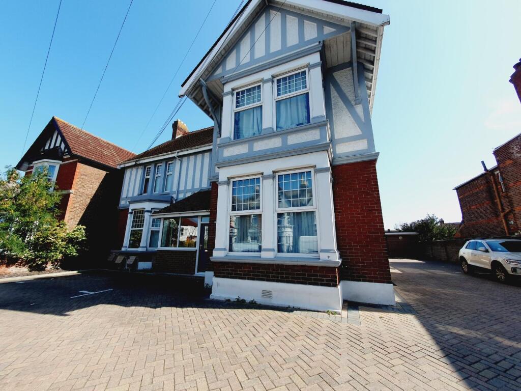 1 bed 1st Floor Flat for rent in Portsmouth. From Beals - North End