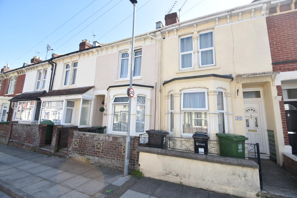 3 bed Mid Terraced House for rent in Portsmouth. From Beals - North End 3 bed Mid Terraced House for rent in Portsmouth. From Beals - North End