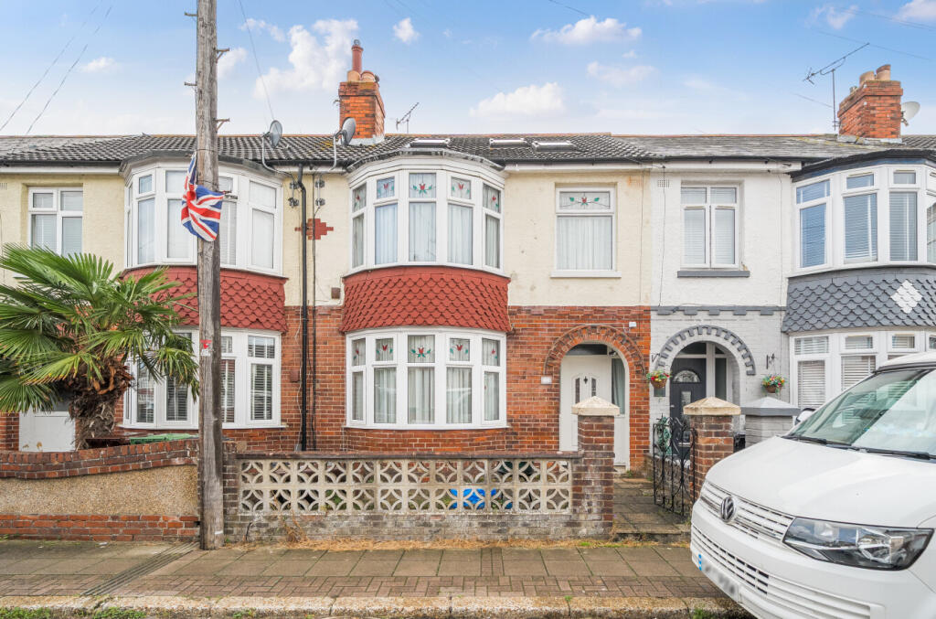 3 bed Mid Terraced House for rent in Portsmouth. From Beals - North End 3 bed Mid Terraced House for rent in Portsmouth. From Beals - North End