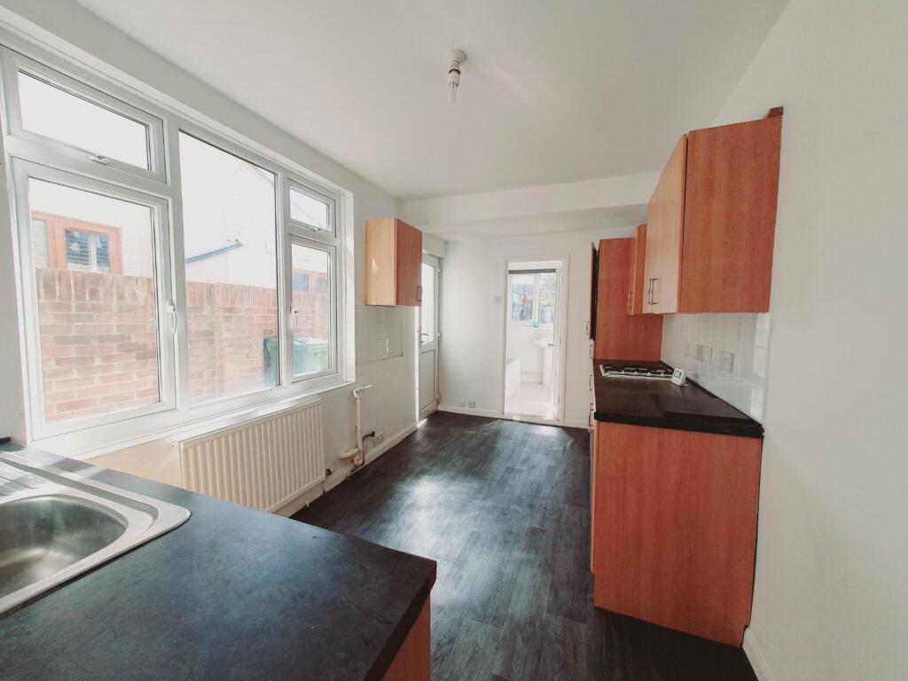 3 bed Mid Terraced House for rent in Portsmouth. From Beals - North End 3 bed Mid Terraced House for rent in Portsmouth. From Beals - North End