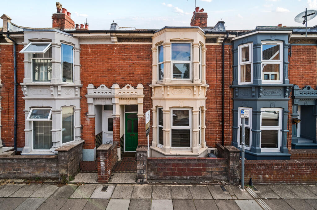 4 bed Mid Terraced House for rent in Portsmouth. From Beals - Southsea 4 bed Mid Terraced House for rent in Portsmouth. From Beals - Southsea