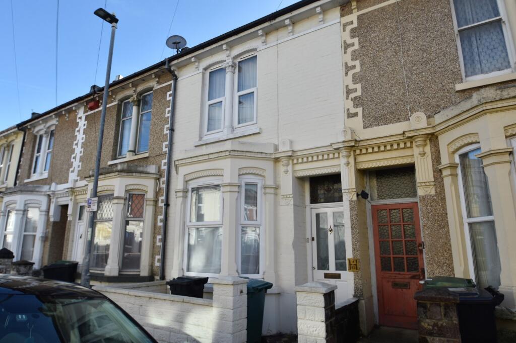 5 bed Mid Terraced House for rent in Portsmouth. From Beals - Southsea 5 bed Mid Terraced House for rent in Portsmouth. From Beals - Southsea