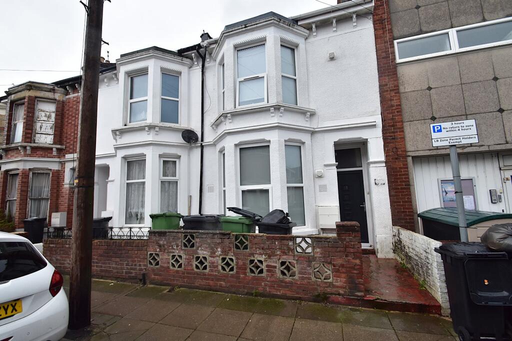8 bed Mid Terraced House for rent in Portsmouth. From Beals - Southsea 8 bed Mid Terraced House for rent in Portsmouth. From Beals - Southsea