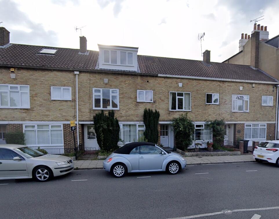 6 bed Mid Terraced House for rent in Portsmouth. From Beals - Southsea