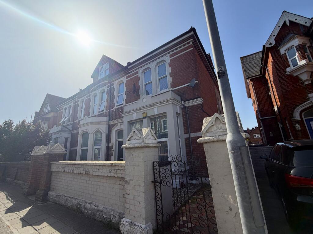 2 bed 1st Floor Flat for rent in Portsmouth. From Beals - Southsea