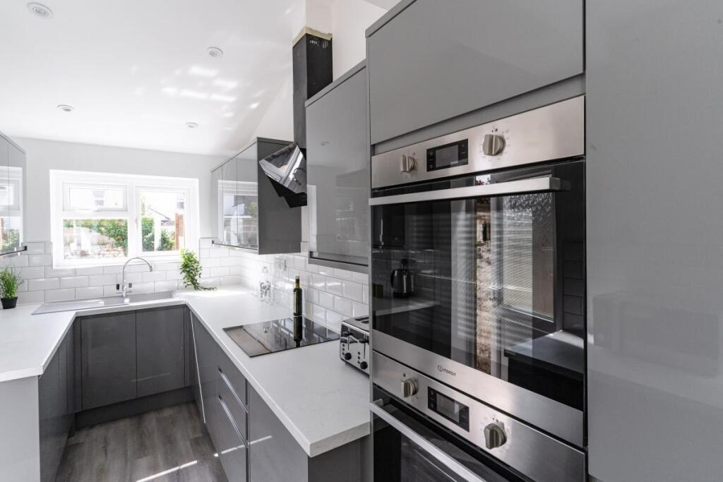 5 bed Mid Terraced House for rent in Portsmouth. From Beals - Southsea