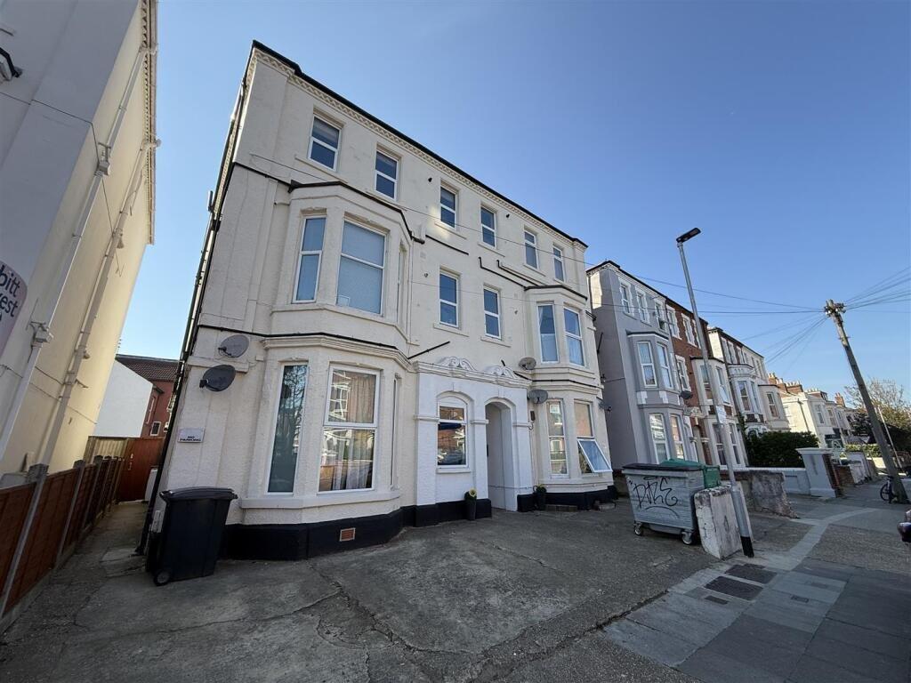 2 bed 1st Floor Flat for rent in Portsmouth. From Beals - Southsea