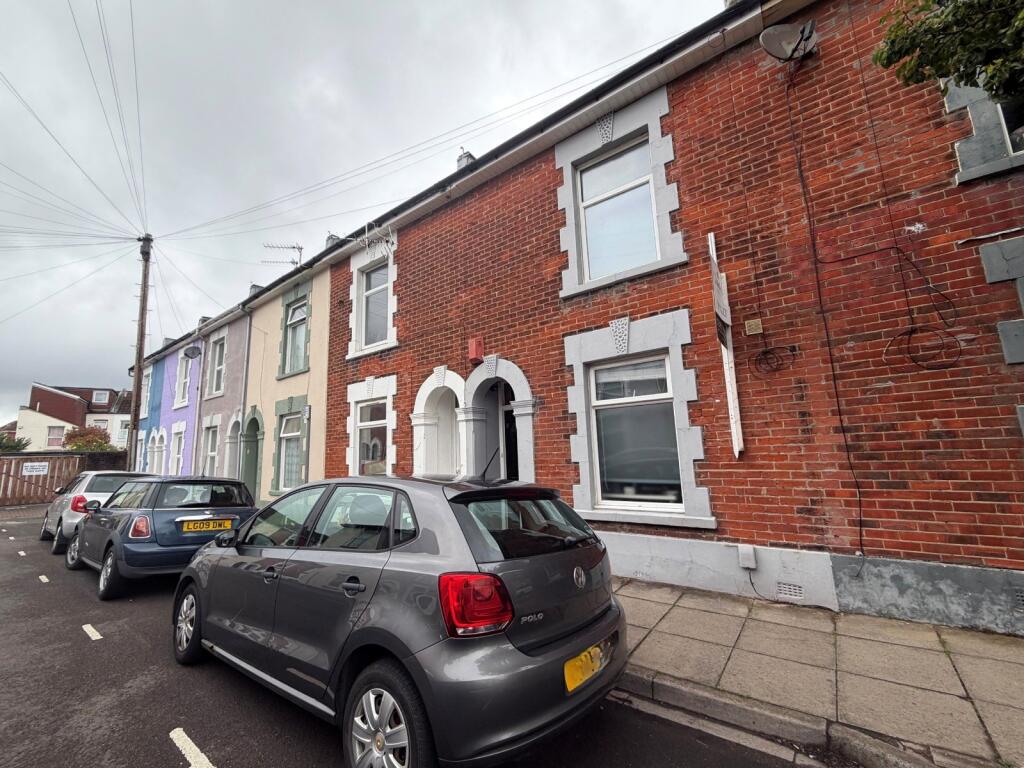 5 bed Mid Terraced House for rent in Portsmouth. From Beals - Southsea 5 bed Mid Terraced House for rent in Portsmouth. From Beals - Southsea