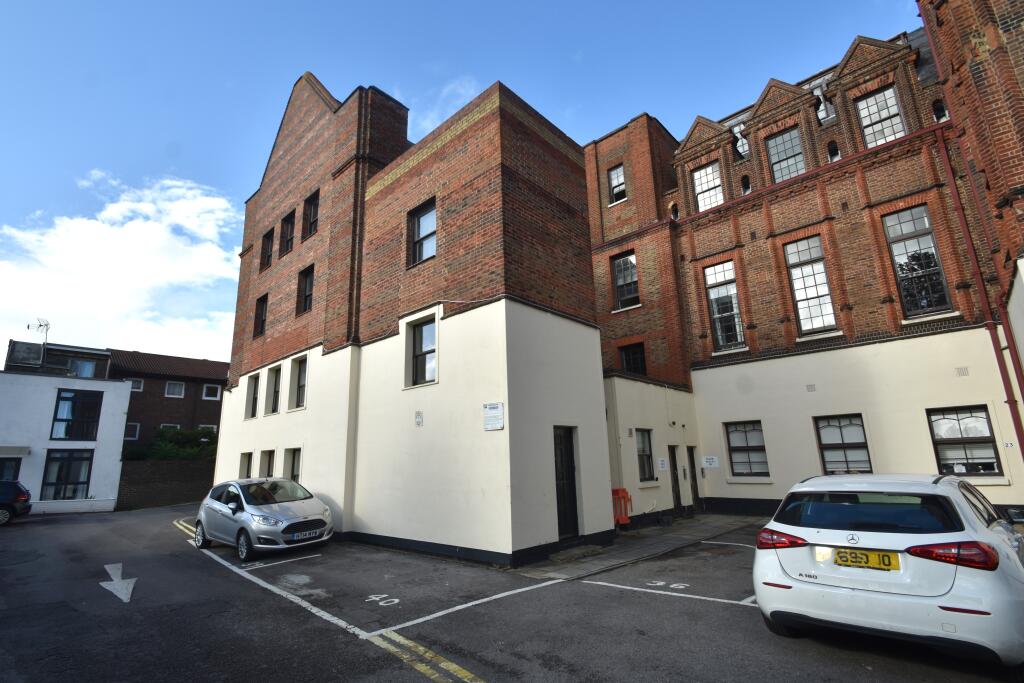 2 bed 1st Floor Flat for rent in Portsmouth. From Beals - Southsea