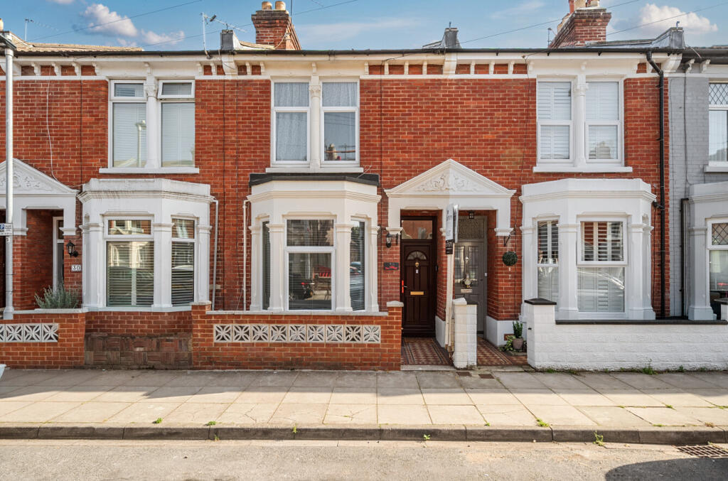 5 bed Mid Terraced House for rent in Portsmouth. From Beals - Southsea 5 bed Mid Terraced House for rent in Portsmouth. From Beals - Southsea