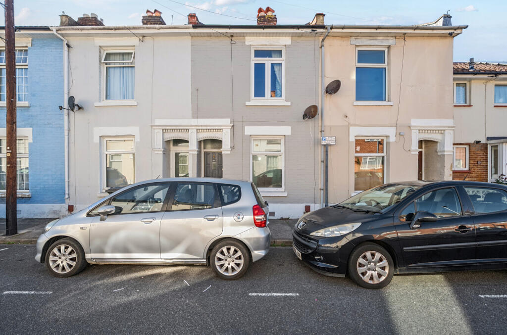 3 bed Mid Terraced House for rent in Portsmouth. From Beals - Southsea 3 bed Mid Terraced House for rent in Portsmouth. From Beals - Southsea