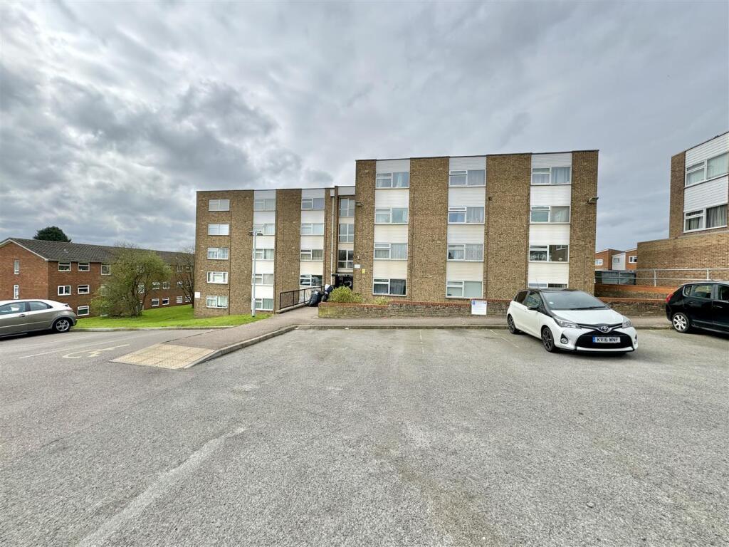 1 bed Apartment for rent in Cockernhoe. From P and R Property - Luton