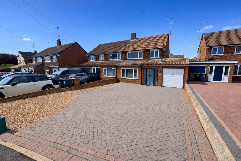 4 bed Semi Detached for rent in Upper Sundon. From P and R Property - Luton