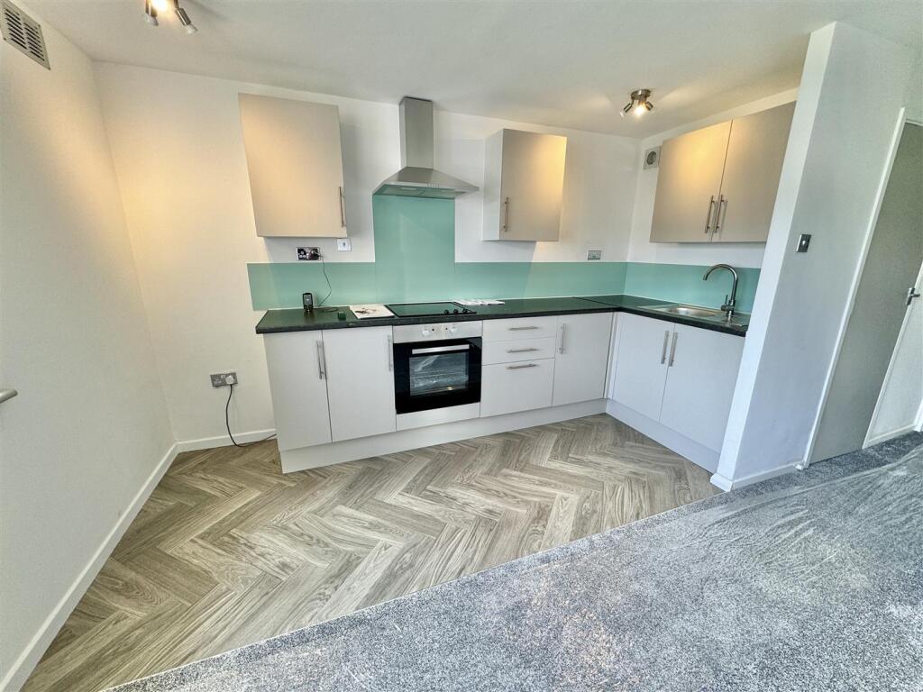 1 bed Apartment for rent in Cockernhoe. From P and R Property - Luton