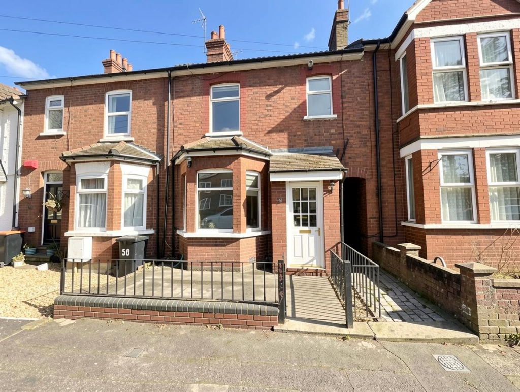 3 bed Mid Terraced House for rent in Dunstable. From P and R Property - Luton