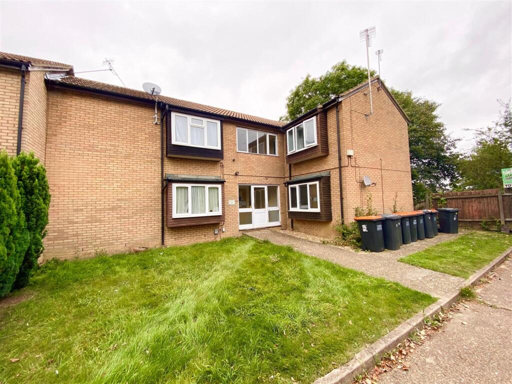 4 bed Studio for rent in Dunstable. From P and R Property - Luton 4 bed Studio for rent in Dunstable. From P and R Property - Luton