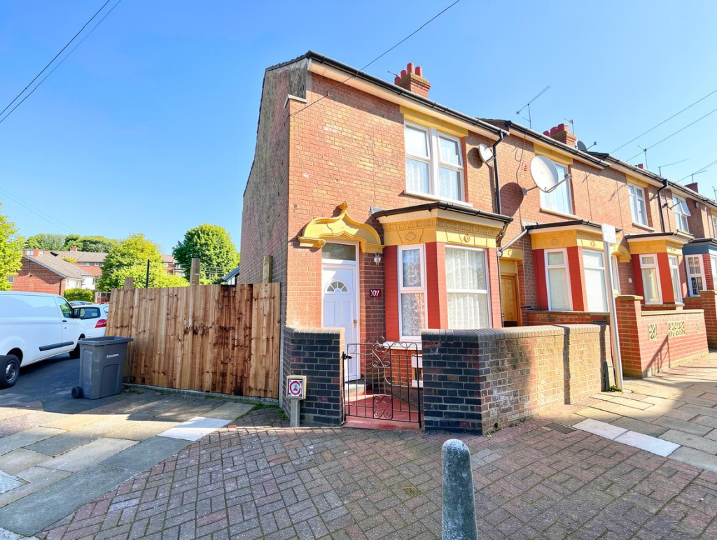 3 bed End of Terrace for rent in Cockernhoe. From P and R Property - Luton 3 bed End of Terrace for rent in Cockernhoe. From P and R Property - Luton