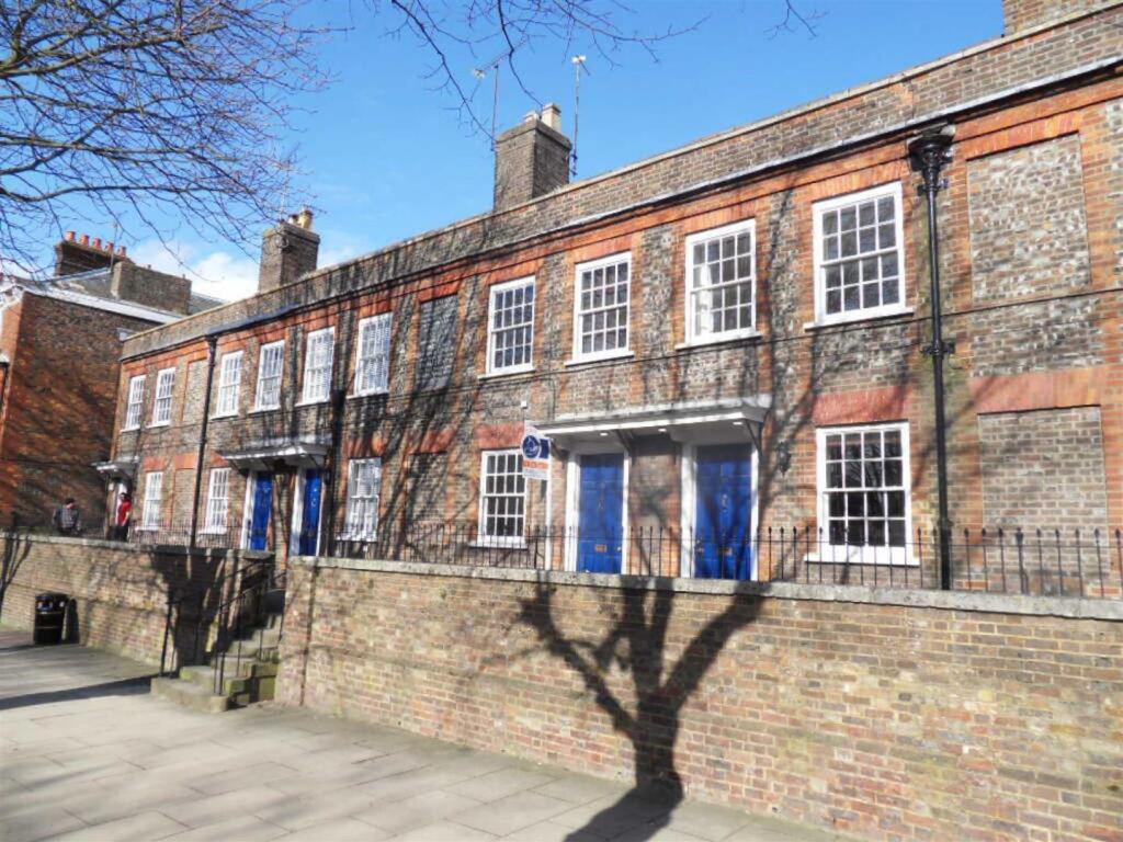 2 bed Mid Terraced House for rent in Dunstable. From P and R Property - Luton