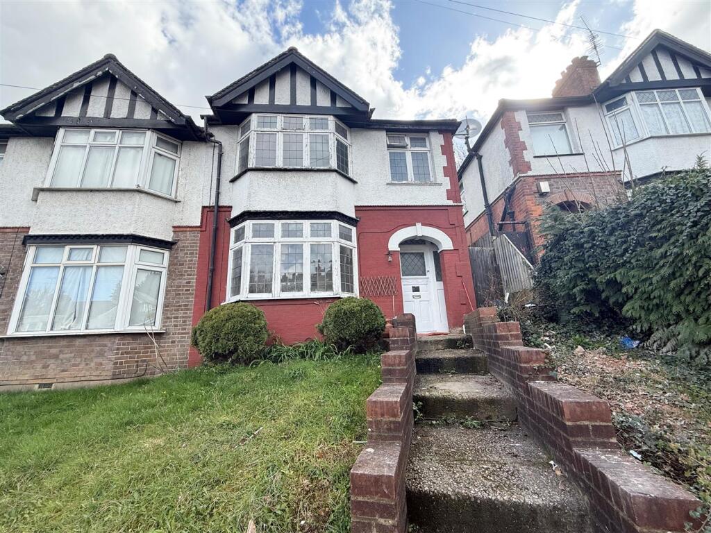 3 bed Semi Detached for rent in Luton. From P and R Property - Luton 3 bed Semi Detached for rent in Luton. From P and R Property - Luton