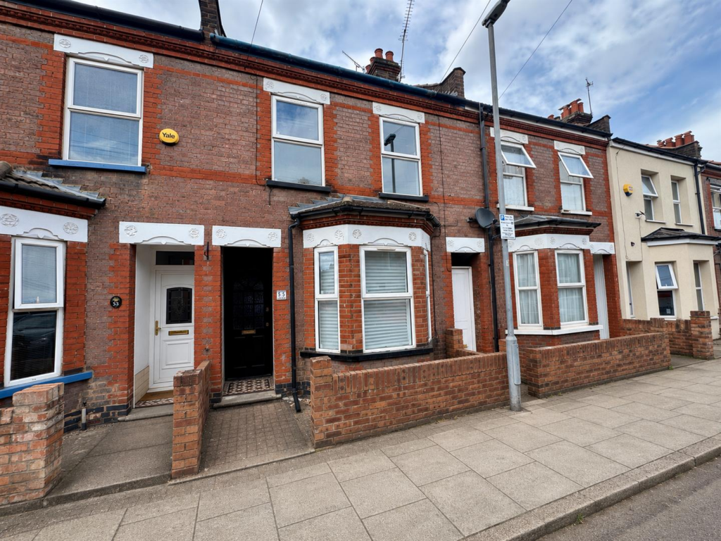 3 bed Mid Terraced House for rent in Cockernhoe. From P and R Property - Luton