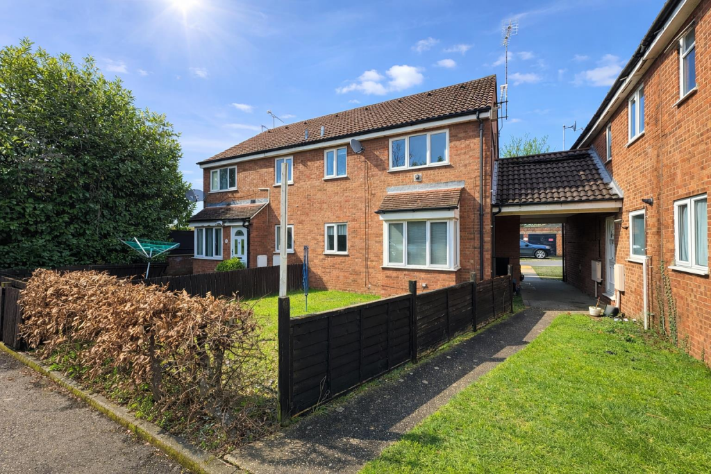 1 bed Cluster Home for rent in Upper Sundon. From P and R Property - Luton