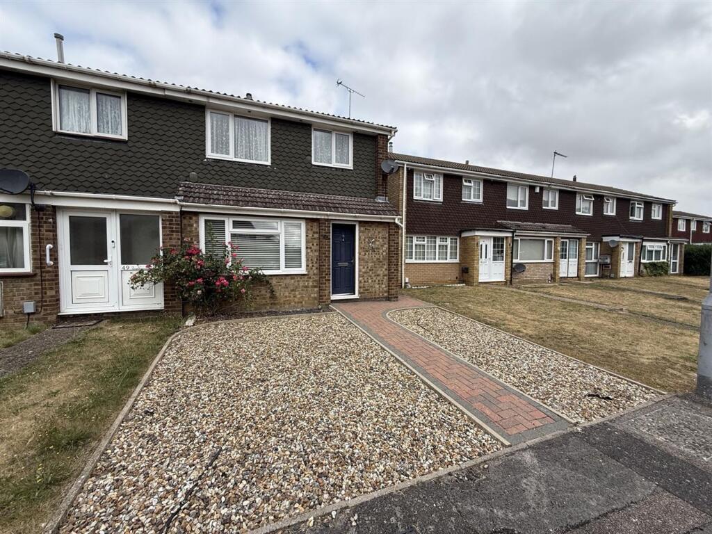 3 bed Mid Terraced House for rent in Upper Sundon. From P and R Property - Luton