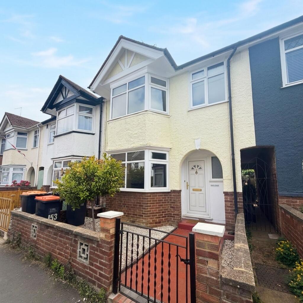 3 bed Mid Terraced House for rent in Dunstable. From P and R Property - Luton 3 bed Mid Terraced House for rent in Dunstable. From P and R Property - Luton