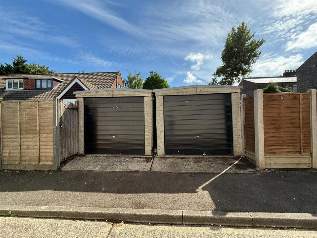 4 bed Garages for rent in Cockernhoe. From P and R Property - Luton