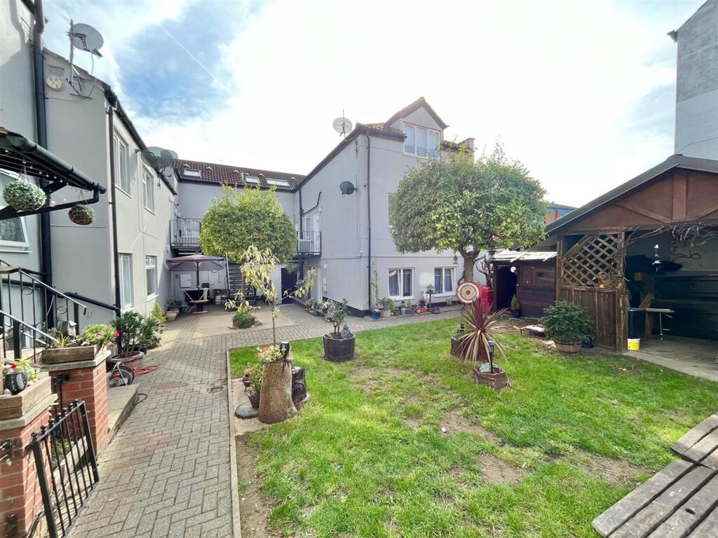 1 bed 1st Floor Flat for rent in Cockernhoe. From P and R Property - Luton