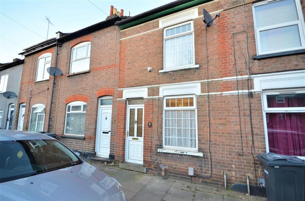 2 bed Mid Terraced House for rent in Luton. From P and R Property - Luton