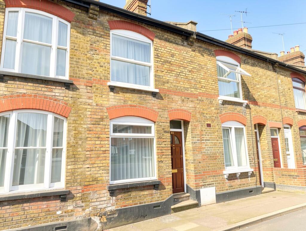2 bed Mid Terraced House for rent in Luton. From P and R Property - Luton 2 bed Mid Terraced House for rent in Luton. From P and R Property - Luton