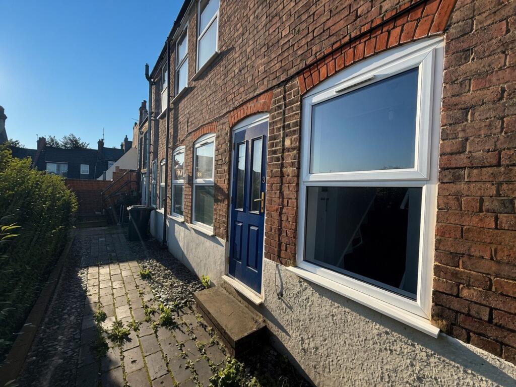 1 bed 1st Floor Flat for rent in Luton. From P and R Property - Luton