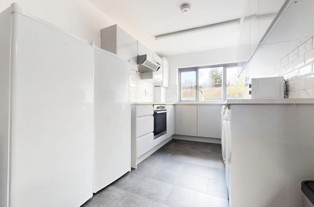 4 bed Detached for rent in Upper Swainswick. From Roman City Property Management Ltd - Bath 4 bed Detached for rent in Upper Swainswick. From Roman City Property Management Ltd - Bath