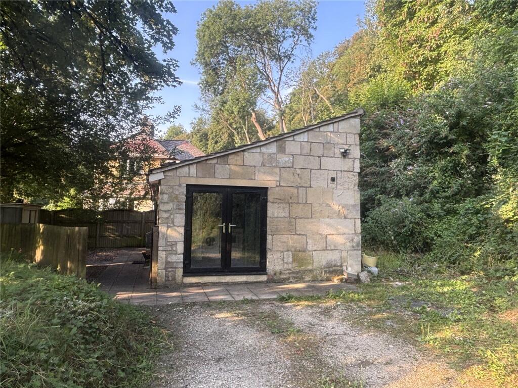 1 bed Bungalow for rent in Limpley Stoke. From Roman City Property Management Ltd - Bath 1 bed Bungalow for rent in Limpley Stoke. From Roman City Property Management Ltd - Bath
