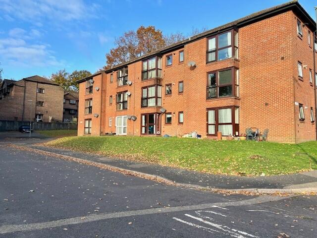 2 bed 1st Floor Flat for rent in Farnborough. From Bridges Estate Agents - Farnborough