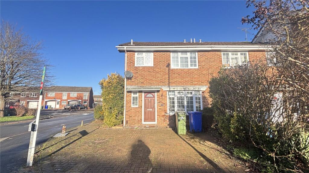 3 bed End of Terrace for rent in Farnborough. From Bridges Estate Agents - Farnborough