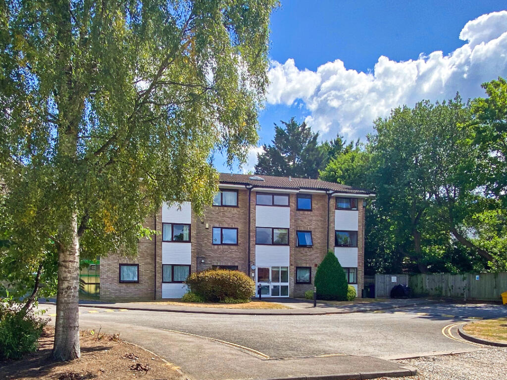 2 bed 1st Floor Flat for rent in Farnborough. From Bridges Estate Agents - Farnborough